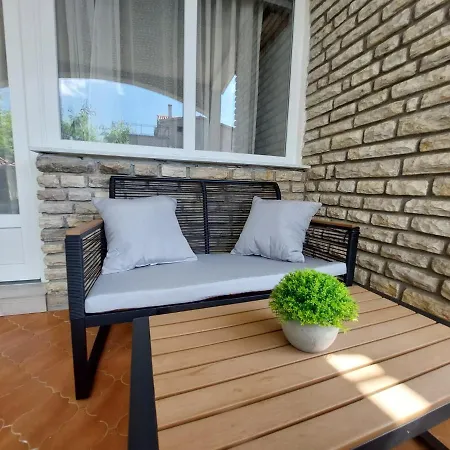 Apartment Apartman Annely Pirovac